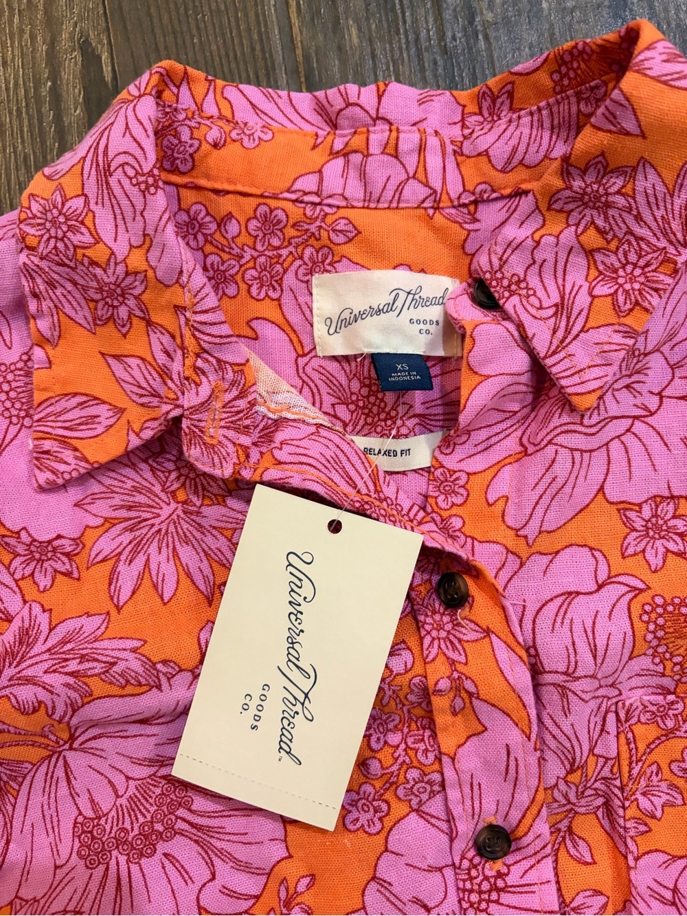 Universal Thread Linen blend button up top - Picture 2 of 4